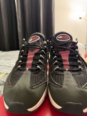 Nike Men’s Black and Burgundy Air Max 95